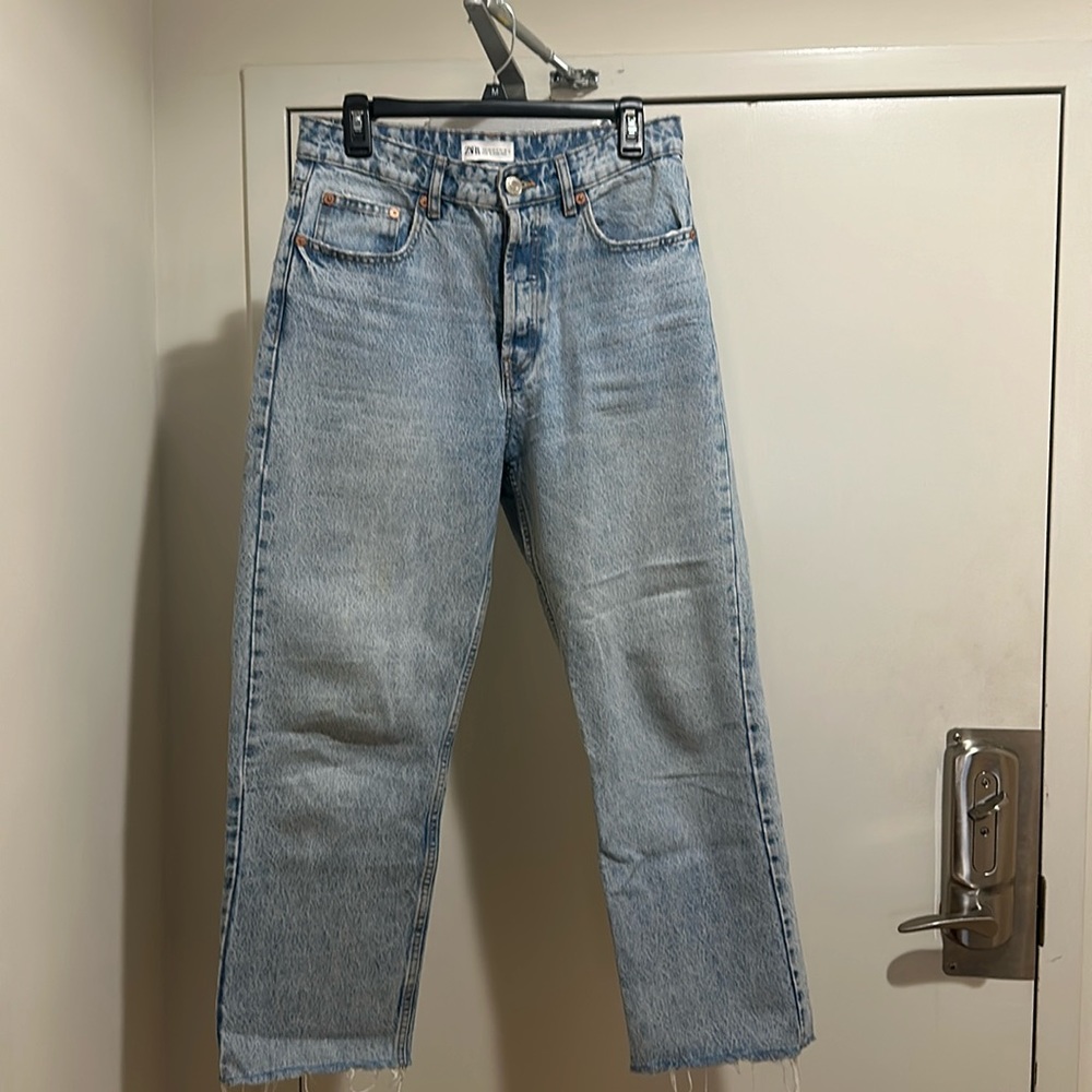 Zara Light Wash Jeans - Size 8